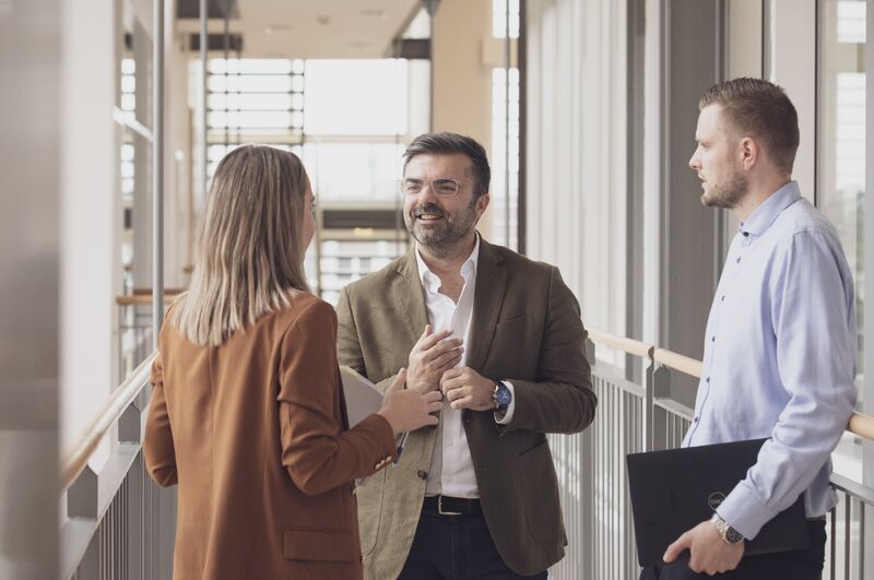 hr_samtale_medarbejder_kollega_humoer_samarbejde_team